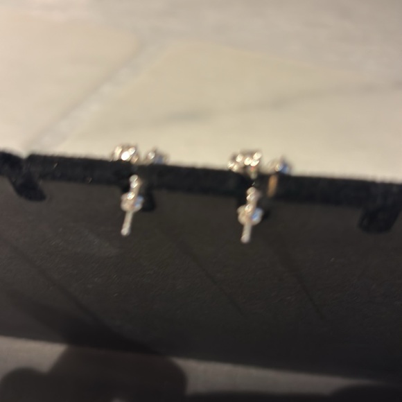 Flower earring - Picture 9 of 10